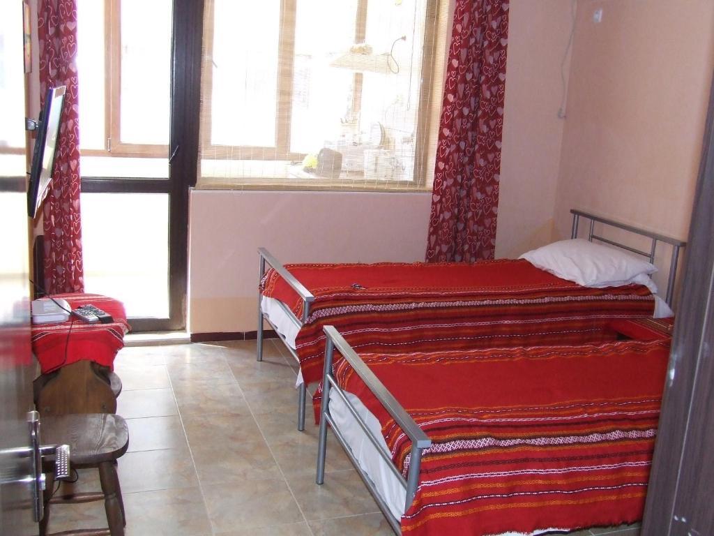 Asparuhov Guest Rooms And Apartments Varna Bilik gambar