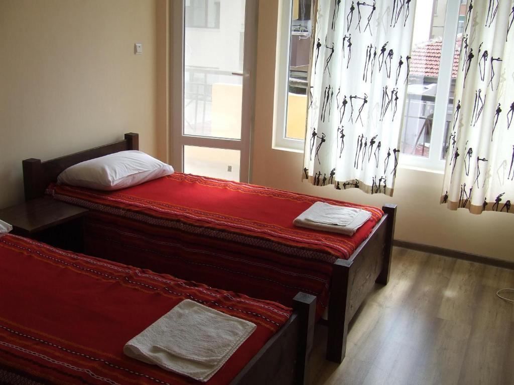 Asparuhov Guest Rooms And Apartments Varna Bilik gambar